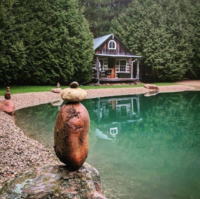A Rustic Cabin In The Woods Orangeville Exteriör bild