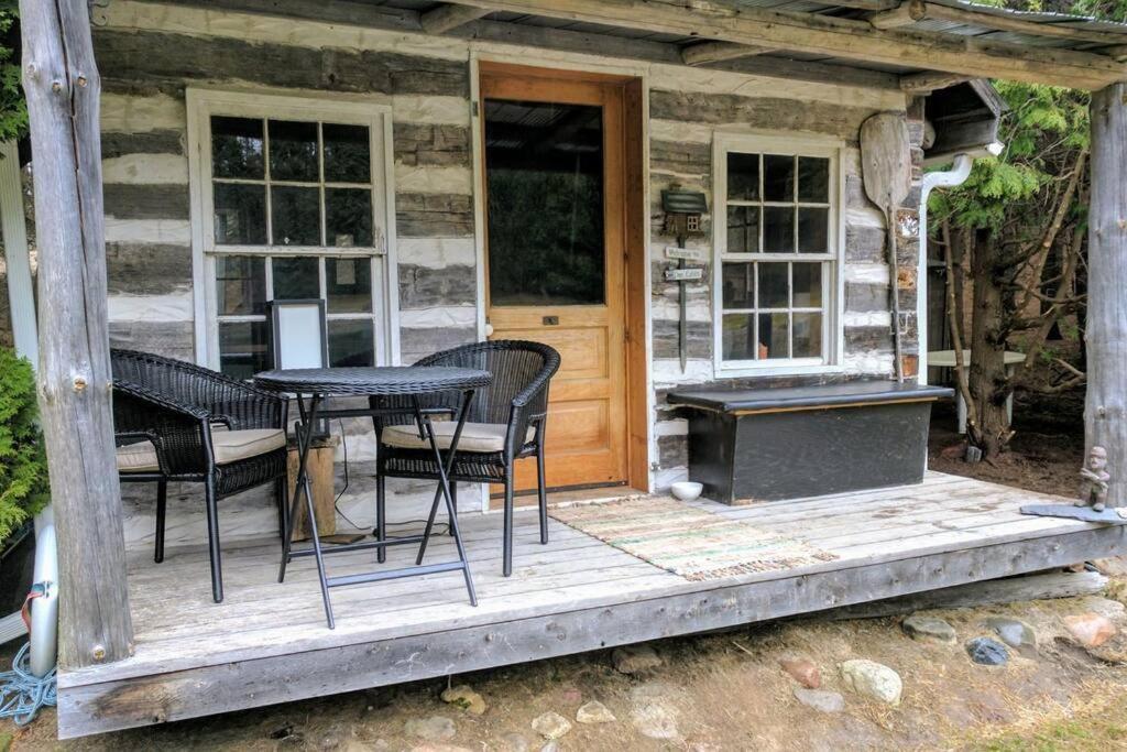 A Rustic Cabin In The Woods Orangeville Exteriör bild